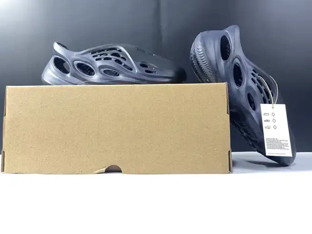 GV7903 Blue Yeezy Foam Mineral Adidas RNNR 0508
